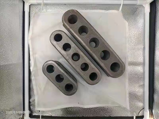 Gli accessori di tensionamento curvi della posta hanno precompresso il blocchetto duttile del cuneo del ferro