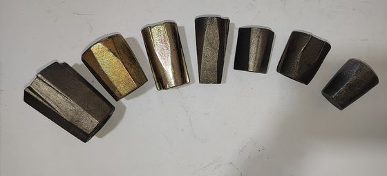 Durezza HRC38-48 bullone a guscio di espansione con filo metrico argento